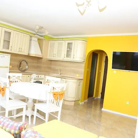 Flora Deluxe Apartman Burgasz