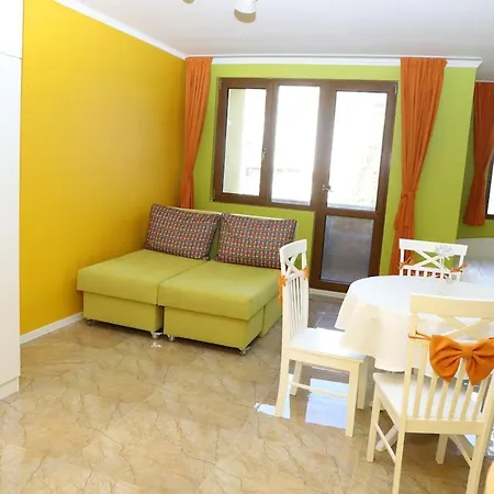 Flora Deluxe * Burgasz