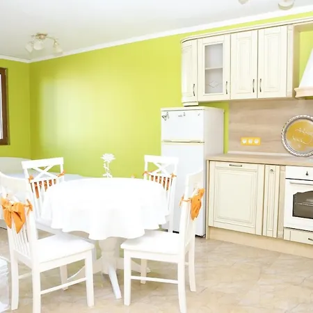 Flora Deluxe Apartman *