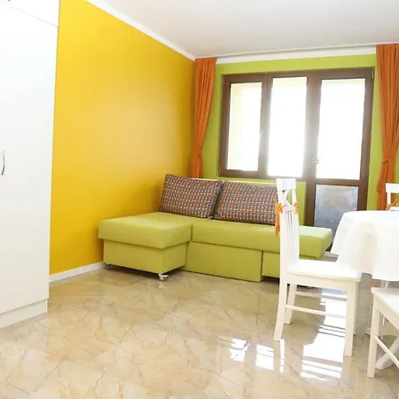 Flora Deluxe Apartman Burgasz