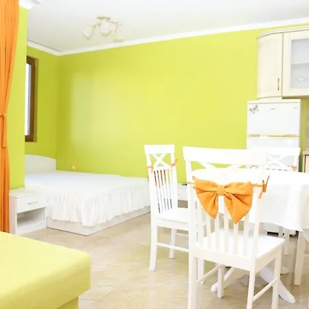 Flora Deluxe Apartment