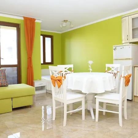 Flora Deluxe Apartment